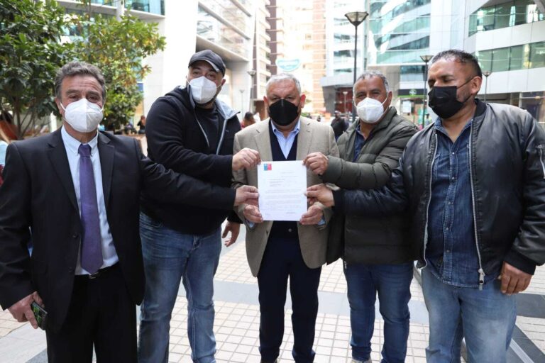 MOP se comprometió a gestionar nuevo recinto para pescadores de la ex Caleta Sudamericana