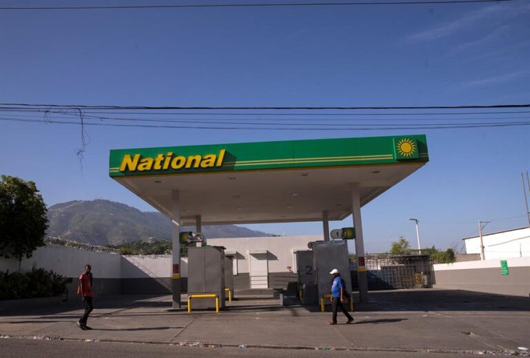 Banda armada de Haití pide renuncia del primer ministro ante desabastecimiento de combustible