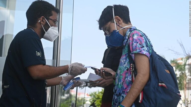 Habían sido prohibidos: Pasaportes de vacunas han generado una división en Rio de Janeiro