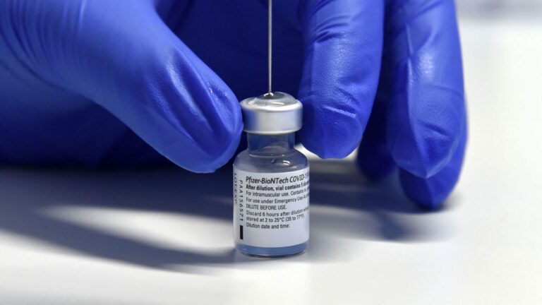 Vacunan a más de mil personas con dosis vencidas de Pfizer en la provincia de Chiloé