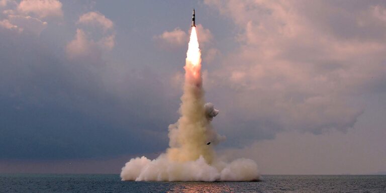Corea del Norte confirma el lanzamiento de un misil balístico desde un submarino
