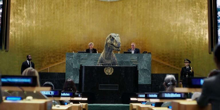 Inusual discurso ante la ONU: Dinosaurio Frankie insta líderes mundiales a “no elegir la extinción”