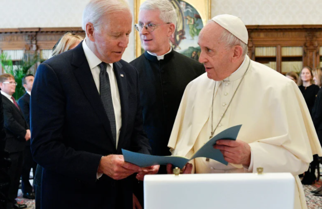 Biden y el papa Francisco se reúnen en histórica visita en la antesala de la Cumbre G20 y la COP26