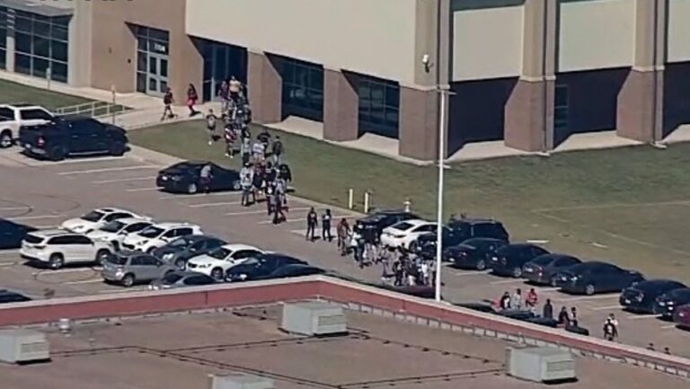 Tiroteo en una escuela de Texas deja al menos 4 heridos