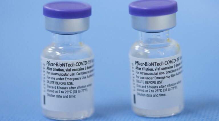 Dosis de refuerzo de la vacuna contra el COVID-19 de Pfizer muestra una eficacia del 95,6%, según estudio