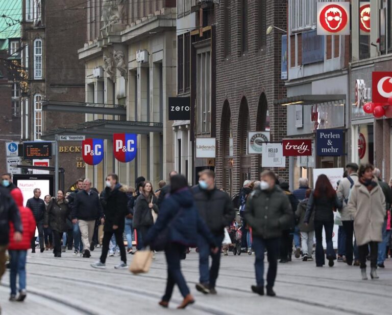 Alemania estudia restringir la vida pública de las personas no vacunadas por COVID-19