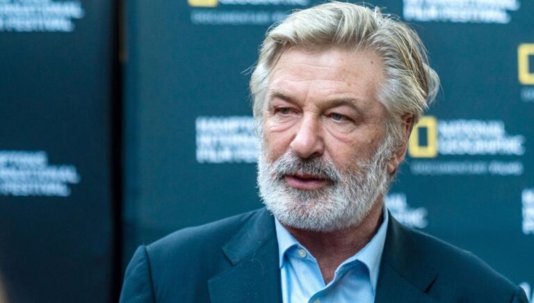Supervisora de guiones de “Rust” demandó a Alec Baldwin y a otros implicados en la producción de la película