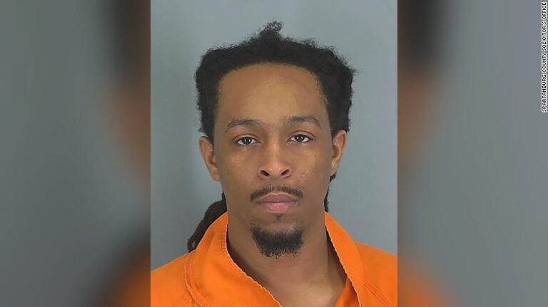 EE.UU.: Condenan a hombre a 28 años de prisión por dejar morir a su hija de 19 meses en un auto en llamas