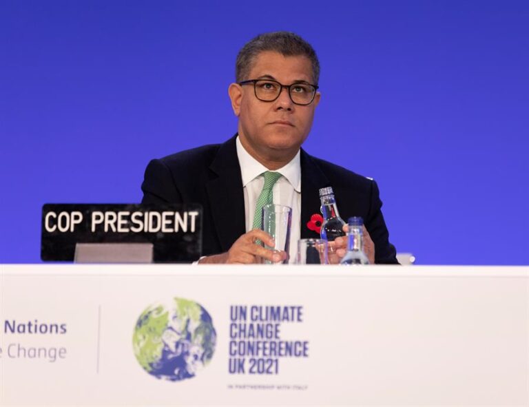 Países logran acuerdo climático en la COP26 de Glasgow y comprometen 