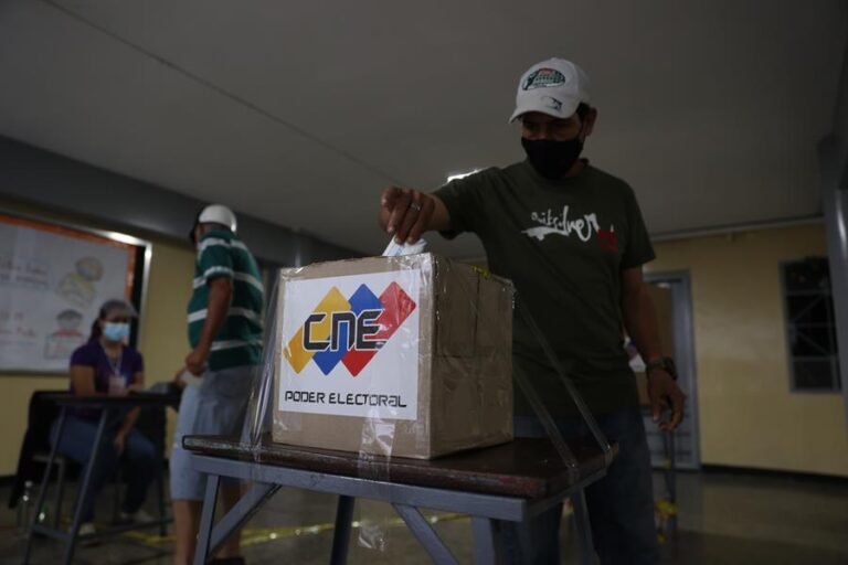 El Partido Socialista Unido de Venezuela ganó 21 de 24 entidades federales