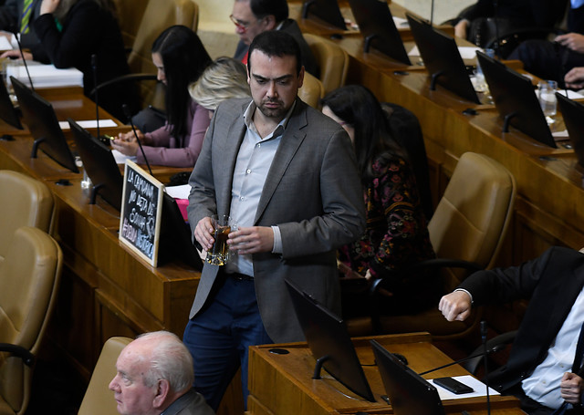 Presentan proyecto para prohibir la publicidad de las AFP en televisión