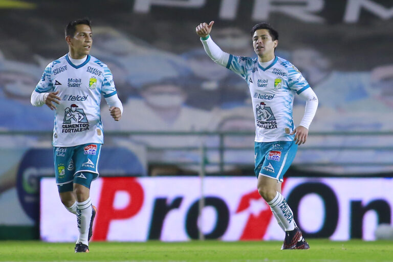 Por la baja de Puch: Víctor Dávila es llamado de emegencia para la selección chilena