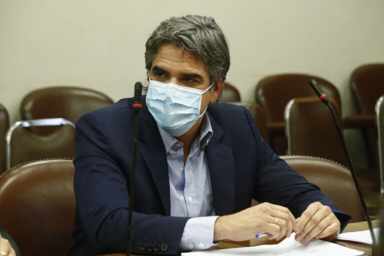 Gonzalo Fuenzalida (RN) advirtió que si Fiscalía no solicita formalización contra el presidente 