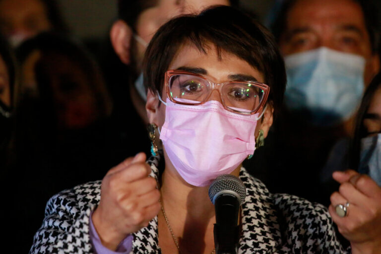 Tribunal Supremo de Comunes suspende militancia de Karina Oliva