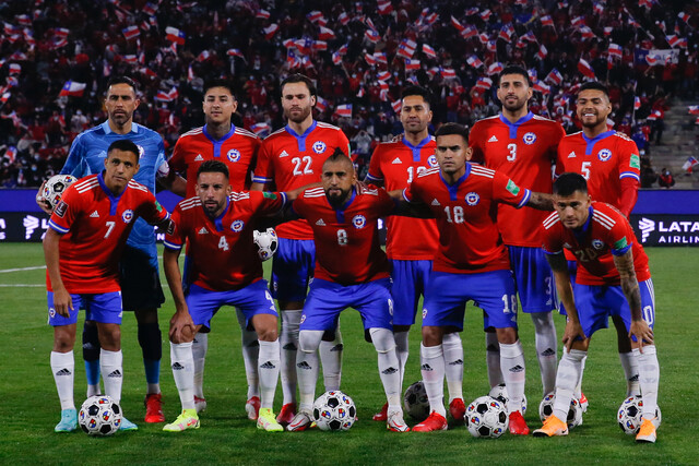 Los jugadores de La Roja que arriesgan no estar presentes ante Argentina por acumulación de tarjetas