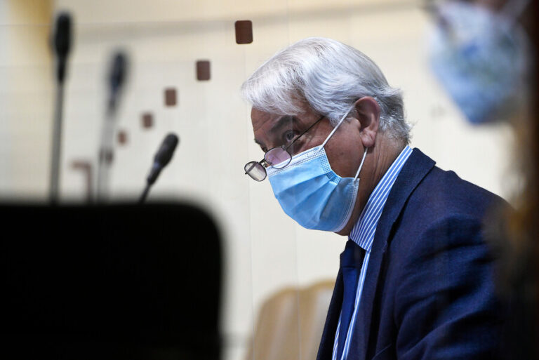 Diputados oficialistas ingresan acusación contra Jaime Naranjo (PS) en Comisión de Ética