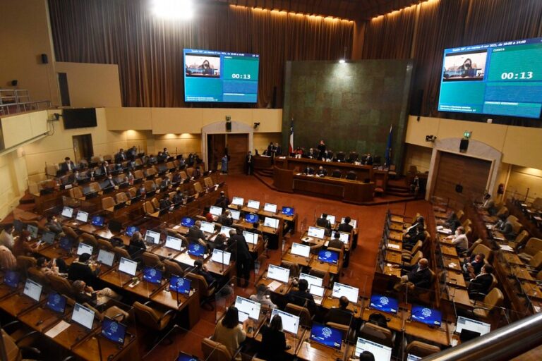 24 a favor, 15 en contra y una abstención: Cómo votaron los senadores el proyecto del cuarto retiro