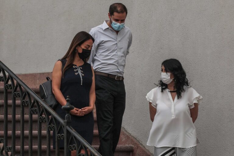 Ministros llegaron a La Moneda para reunirse con el presidente tras aprobación de la acusación constitucional