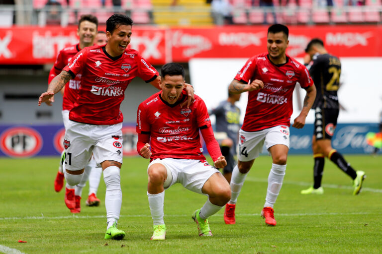 ¡Goleada histórica! Ñublense se mete lleno en zona de Copa Sudamericana tras vencer por 6-1 a Unión Española