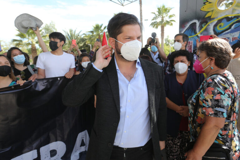 Boric: “Kast va a EE.UU. a juntarse con los más poderosos del planeta, nosotros estamos en El Bosque con la gente”