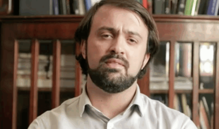 Sharp ahondó en respaldo a Boric: 