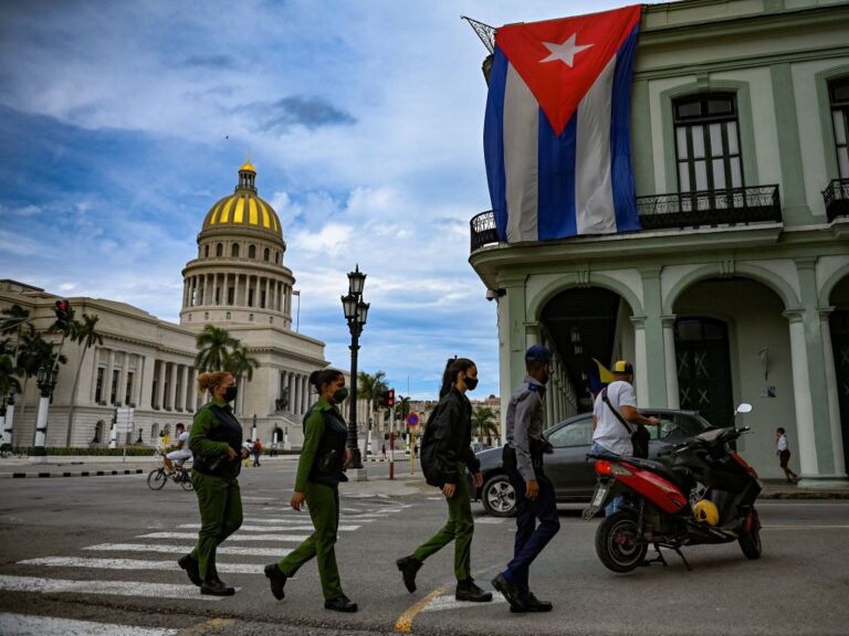El ejército de Cuba se prepara para una 