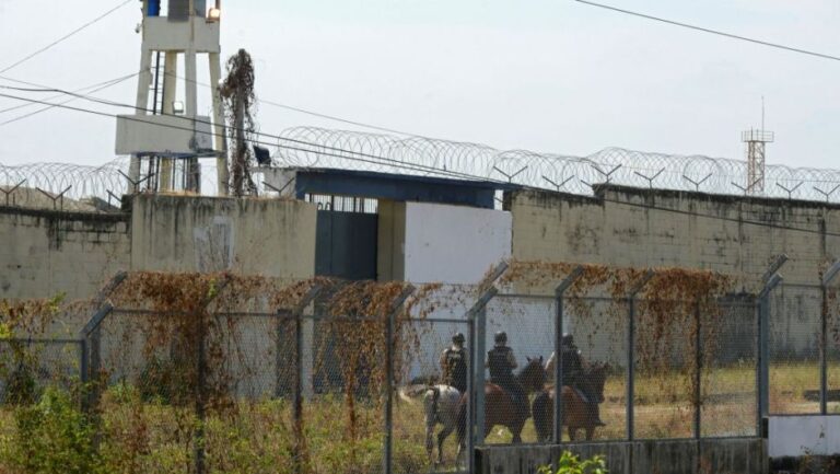 Ecuador: Aumentan a 68 los presos fallecidos tras incidentes en una penitenciaria de Guayaquil