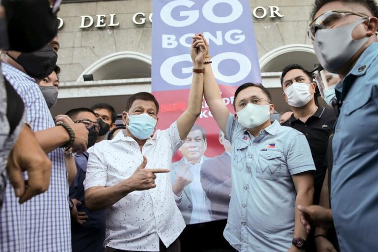 Duterte da un giro en su decisión: Se postulará a la vicepresidencia de Filipinas y disputará a su hija el puesto