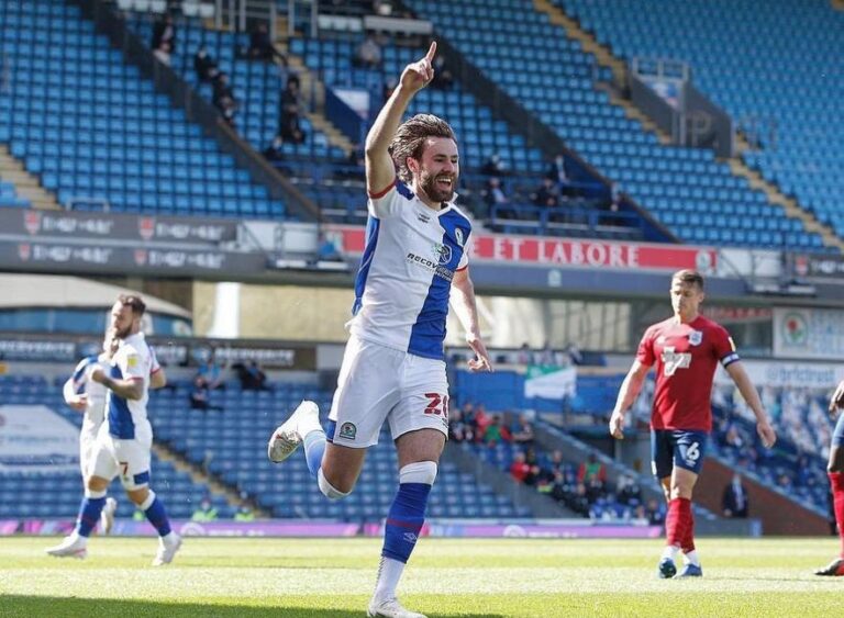 Blackburn Rovers de Ben Brereton se quedó sin jugar por casos de COVID-19 al interior del Hull City