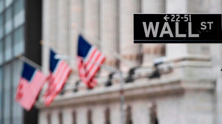 Variante Ómicron causa estragos en Wall Street: Principal indicador apuntó peor caída del año