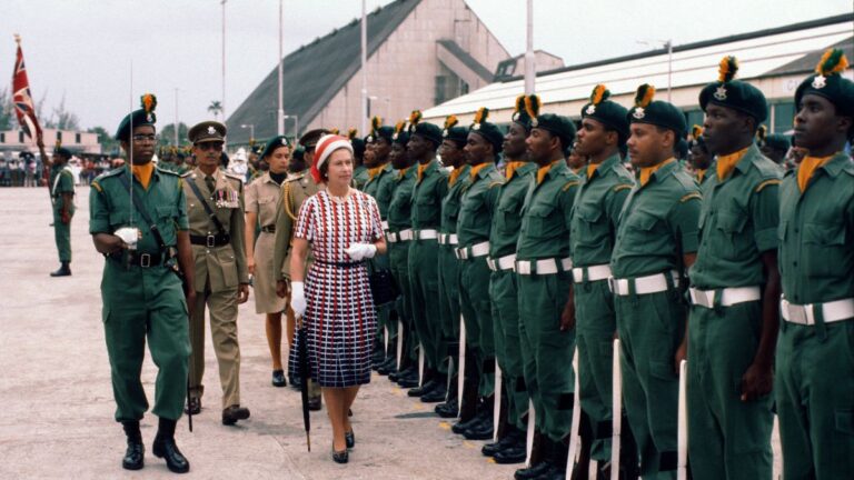 Barbados reemplaza a la Reina Isabel II como jefa de Estado y se convierte en una República
