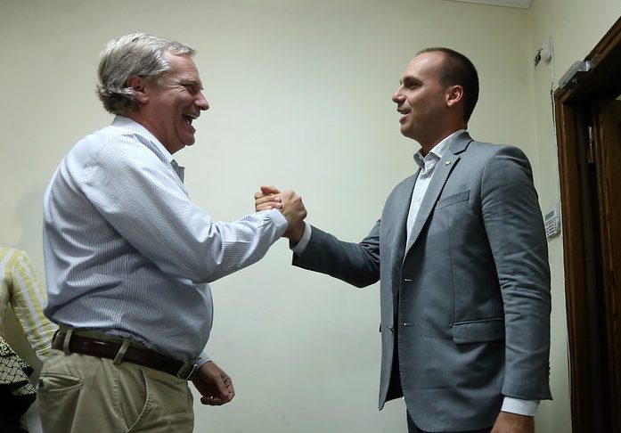 Eduardo Bolsonaro destaca triunfo de Kast y le desea suerte en la segunda vuelta
