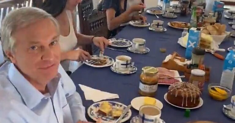 Tras criticarla: Envase de NotMilk llamó la atención en desayuno de Kast durante la jornada de elecciones