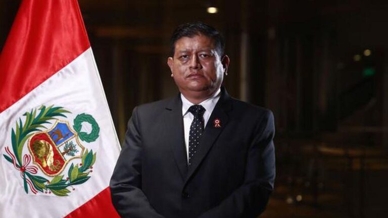 Renunció el ministro de Defensa de Perú tras polémica por ascensos en las Fuerzas Armadas