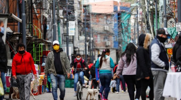 Bolivia: Hasta 10 años de cárcel arriesgan quienes asistan a eventos sociales sin certificado de vacunación