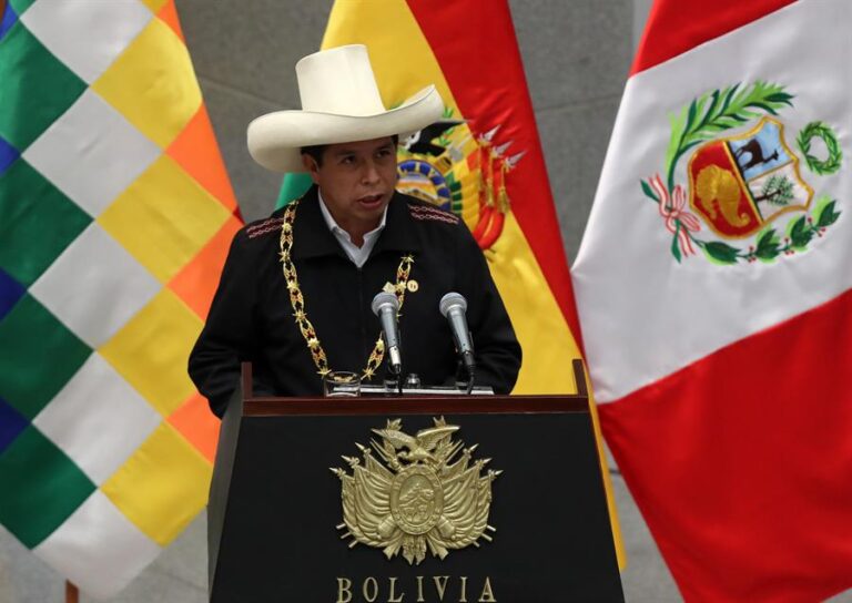 Investigarán a fiscales peruanos por presuntas irregularidades al allanar la sede del Gobierno
