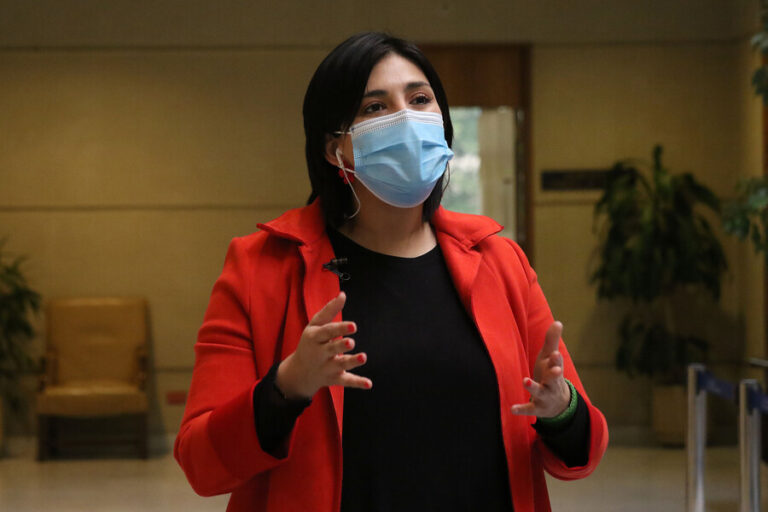 Cariola descarta “vetos” para formar el gobierno de Boric: “Es necesario aclarar situaciones que hayan generado molestias”