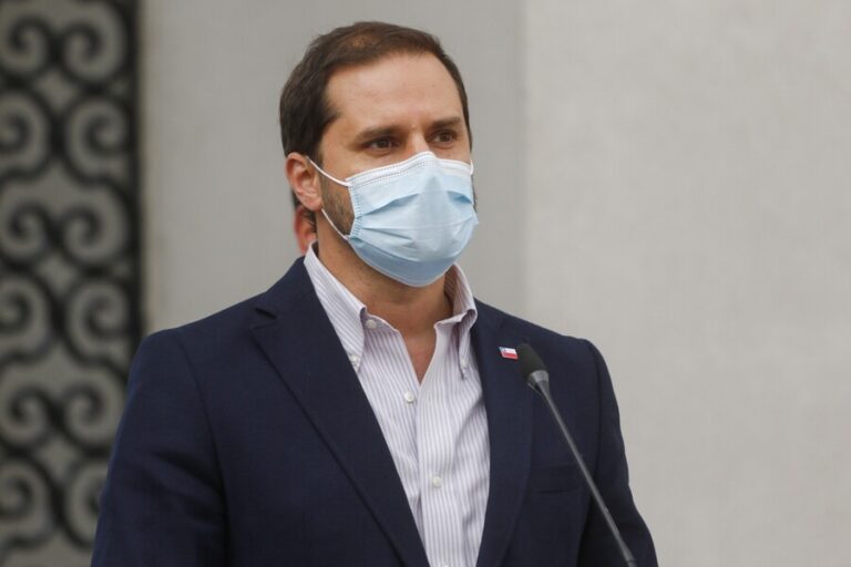 Bellolio responde a acusación de Siches sobre 