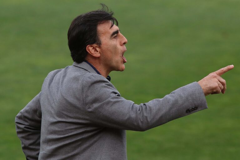 Gustavo Quinteros espera más refuerzos para Colo Colo