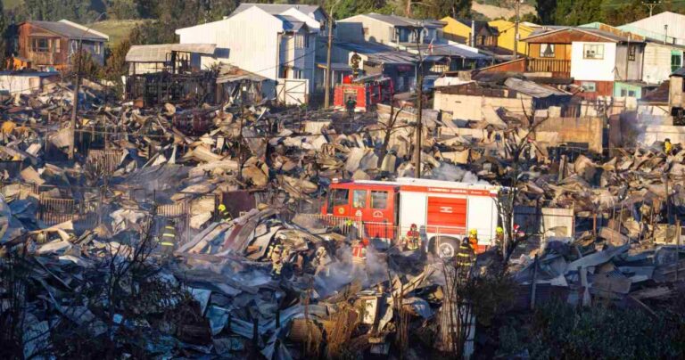 Fiscalía investigará posible intervención de terceros en incendio que dejó cerca de 140 casas quemadas en Castro