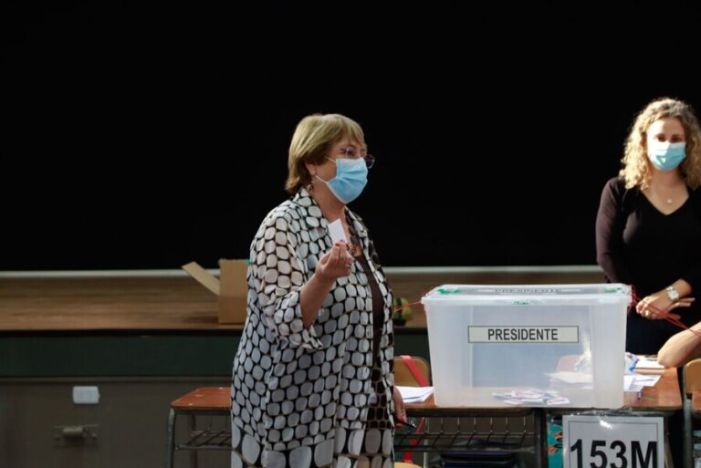 Bachelet descarta intervencionismo: “¿Alguien podría pensar que un ex presidente no tiene opinión?