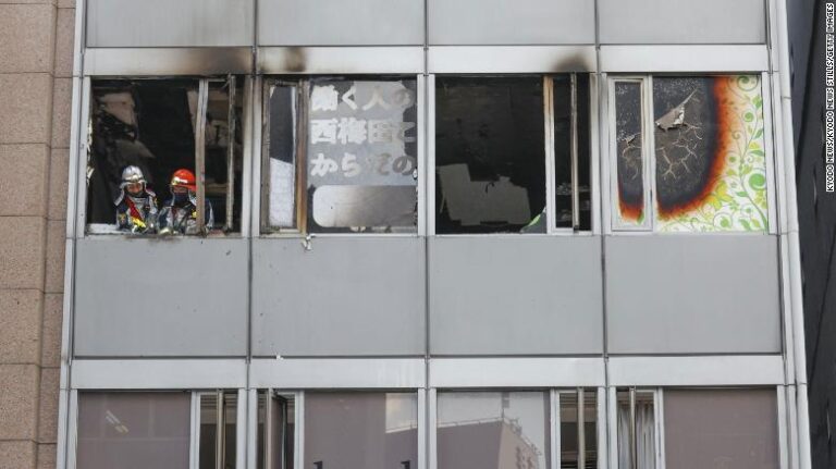 Incendio estructural con desenlace fatal en Japón: Al menos 27 personas habrían muerto