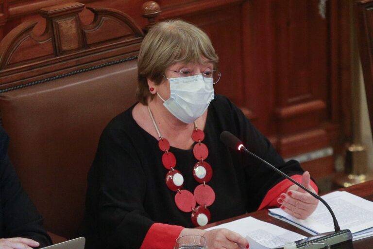 Ex presidenta Bachelet expuso en la Convención: “Sería un grave error dejar de escuchar los anhelos de la población”