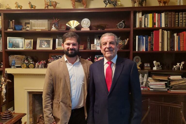 Boric se reunió con ex presidente Frei en medio del descarte sobre articulación de la DC con la derecha