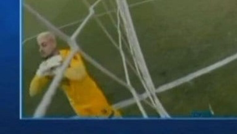 La insólita expulsión de Jean Fernandes antes del partido por hacer gestos a hinchas del Olimpia