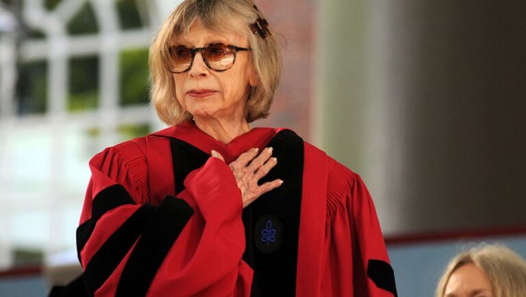 La escritora y periodista estadounidense Joan Didion murió a los 87 años