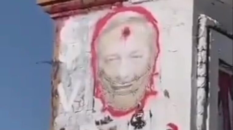 Kast acusó que criticadas palabras de Camila Moreno 