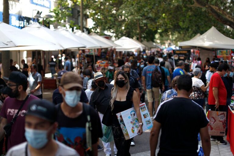 Ya van 24 contactos estrechos: Confirman los primeros casos comunitarios de variante Ómicron en la RM