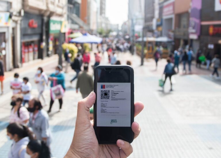 Cambios en el Pase de Movilidad: Desde este 1 de diciembre, mayores de 45 años deben tener dosis de refuerzo