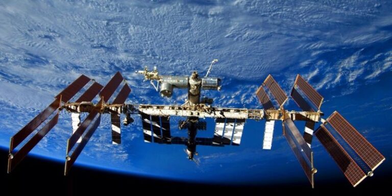 Cosmonautas rusos envían saludos de año nuevo desde la Estación Espacial Internacional